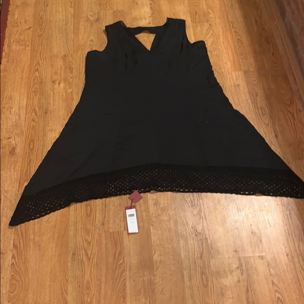 LOVE SCARLET little black dress! Cute detail!